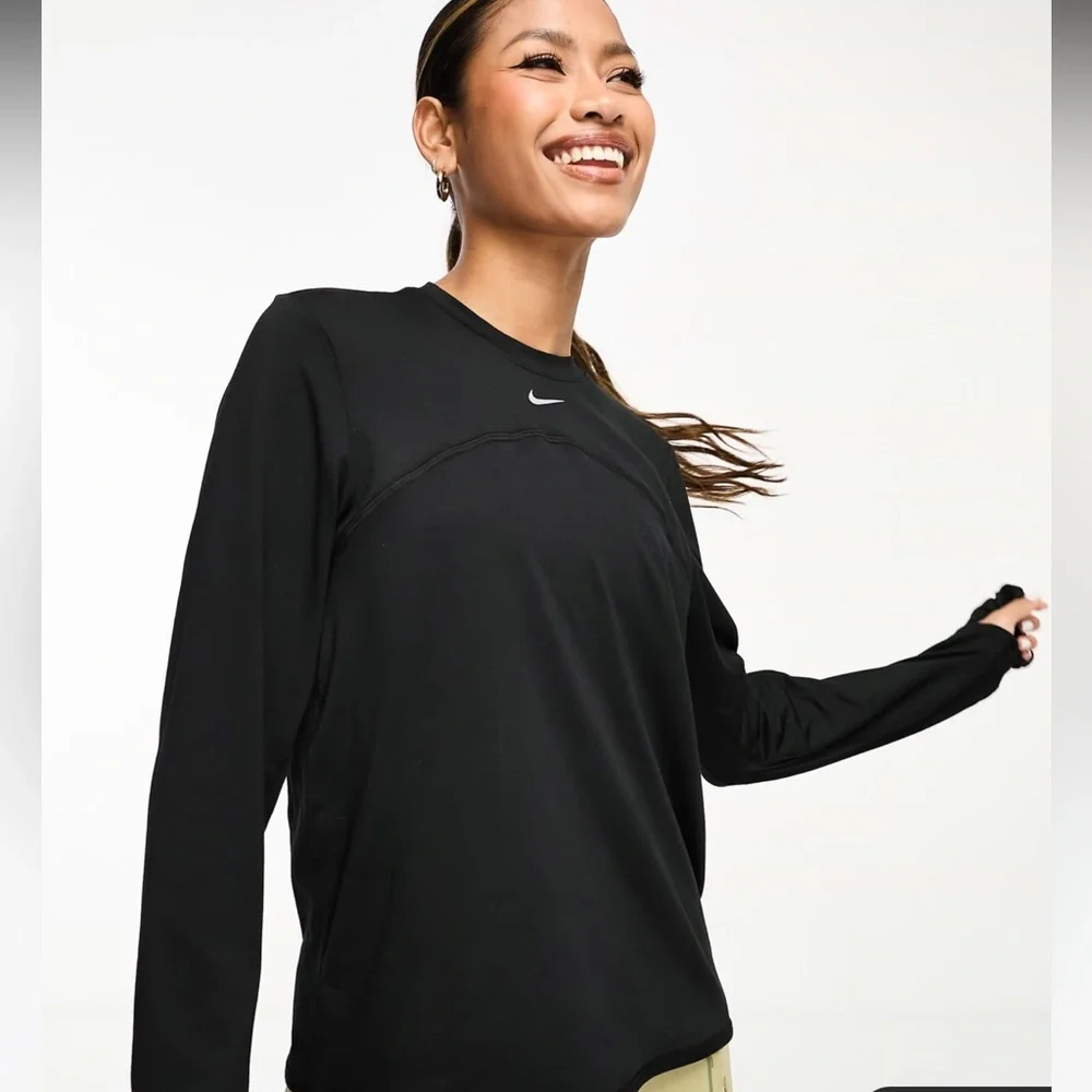Nike NWT Dri-FIT Swift Elemant UV long sleeve top in black